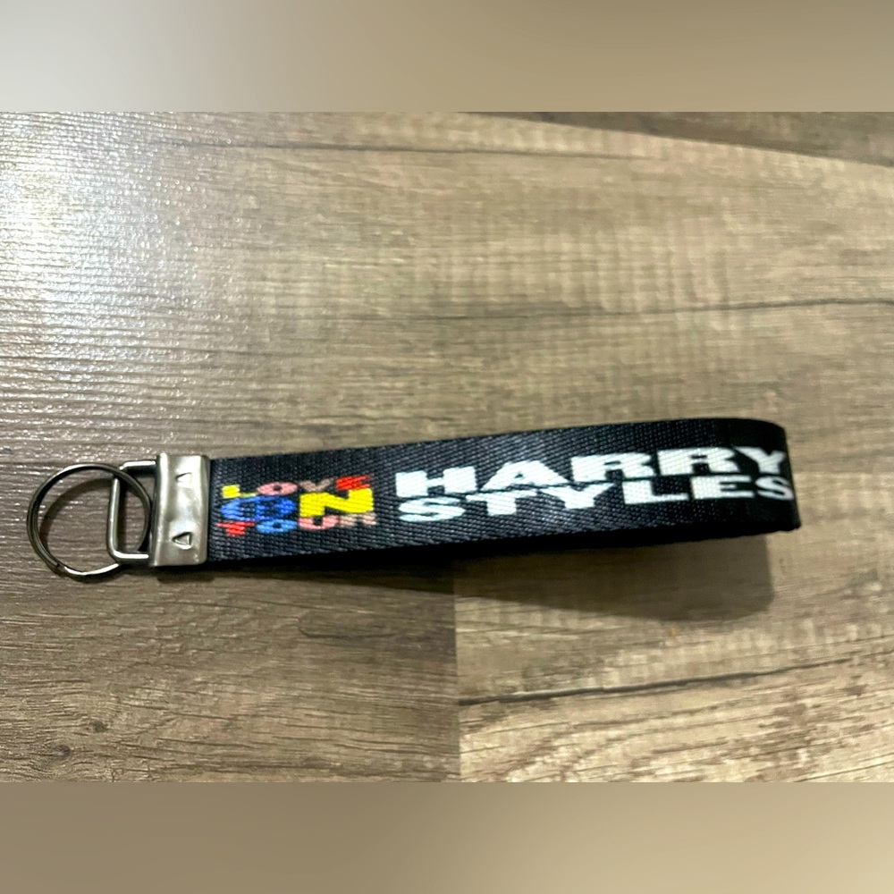 Brand New Harry Styles “love on tour” Keychain